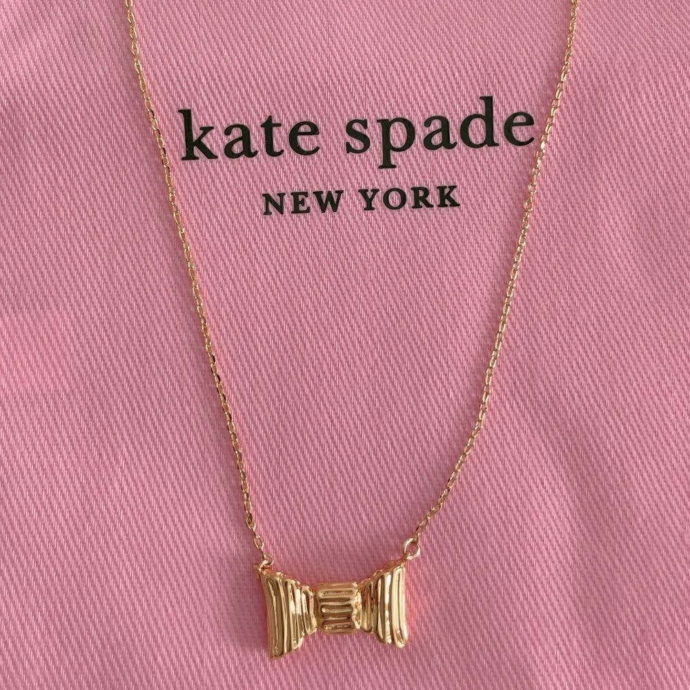 NWT Kate Spade All Wrapped Up Mini Pendant Necklace
